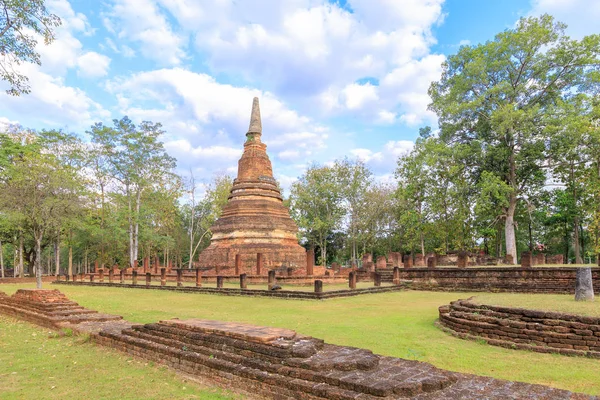 Wat Phra Aquele templo em Kamphaeng Phet Parque Histórico, UNESCO W — Fotografia de Stock