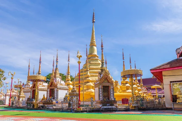 Tak, Thaiföld - december 24, 2018: Wat Phra Borommathat Temple a — Stock Fotó