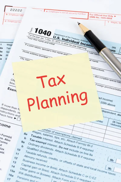 Formulario de devolución del impuesto sobre la renta individual por el IRS, concepto de tributación p —  Fotos de Stock