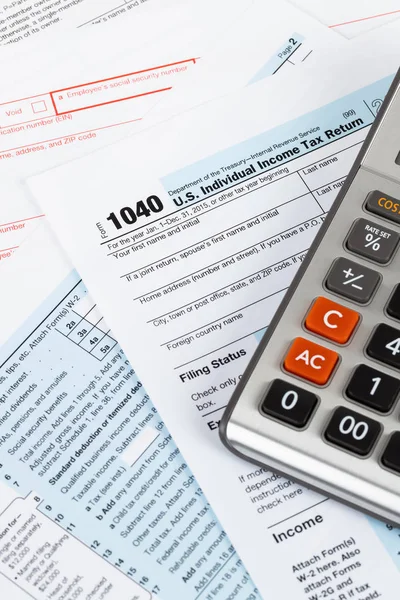 Formulario de devolución del impuesto sobre la renta individual por el IRS, concepto de tributación — Foto de Stock