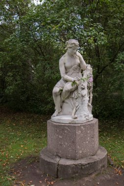 Pavlovsk, St Petersburg, Rusya Federasyonu - 10 Eylül 2018. Taş heykel parkı