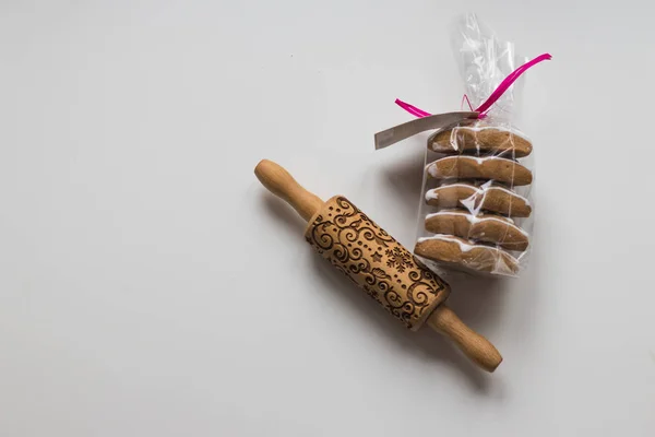 Традиційні дерев'яні качалкою з текстурою гарні традиційний узор і домашнє печиво Різдвом — стокове фото