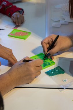 Kızlar elmas resim toplamak. Bir kalem ile elmas Nakış