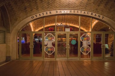 New York, ABD - 3 Ocak, 2019. Grand Central Terminali. iç içeride. Galeri fısıldayan kişi