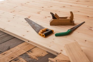 Jointer ve testere. Eski ahşap marangoz marangoz alet ve metal testere