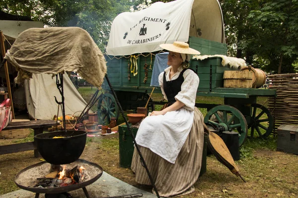 Moscú, Rusia - Junio 2019: Festival histórico Tiempos y épocas. Reconstrucción de la vida y las guerras . Imagen de archivo