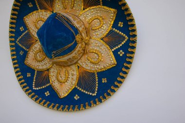 Mavi Meksika kadife sombrero, beyaz izole