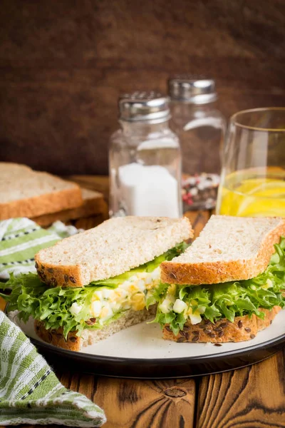 Salade Sandwich Groenen Sla Heerlijk Gezond Ontbijt — Stockfoto