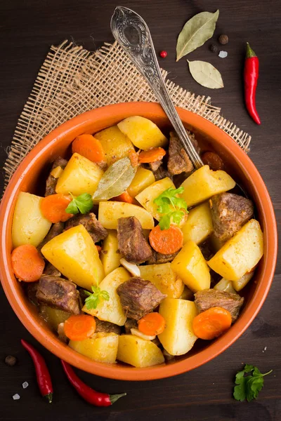 Guisado Carne Com Legumes Batatas Cenouras Delicioso Prato Outono Molho — Fotografia de Stock