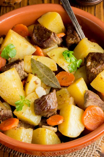 Тушеная Говядина Овощами Картофель Морковь Вкусное Осеннее Блюдо Соус — стоковое фото