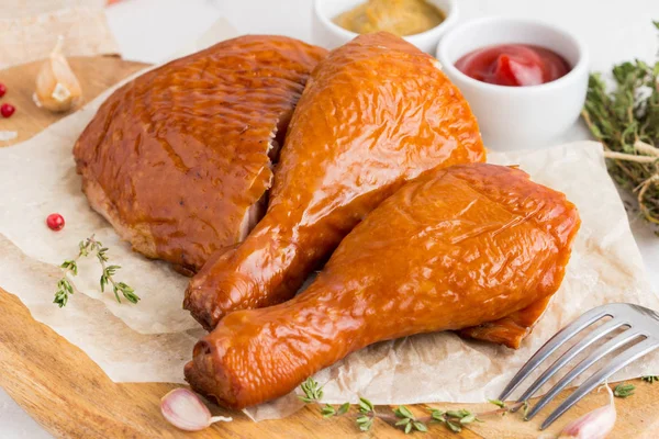 Smoked Chicken Legs Board Ketchup Mustard Thyme Tatsy Dish — Stock Photo, Image