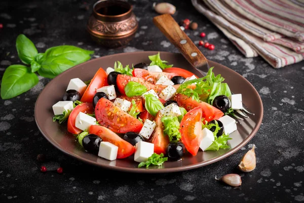 Salad Tomatoes Feta Olives Basil Serving Dark Background Tatsy Food — Stock Photo, Image