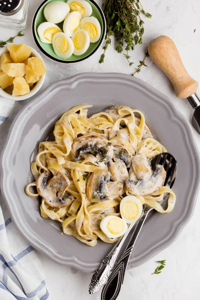 Italian Pasta Tagliatelle Mushroom Cream Sauce Cheese Thyme Delicious Homemade — Stock Photo, Image