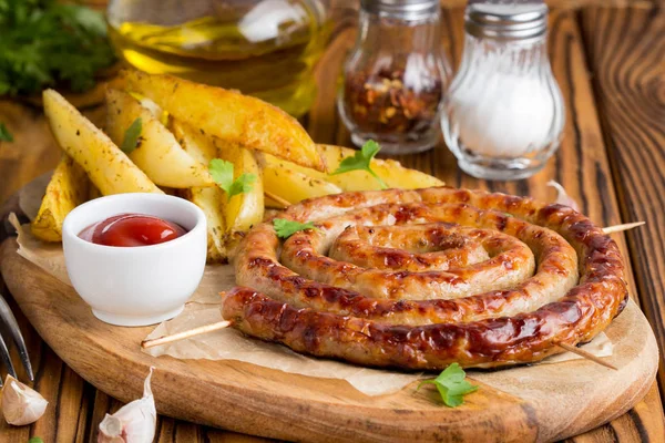 Grilled Sausages Herb Potatoes Ketchup Tasty Summer Picnic Dish Sausages — Stock Photo, Image