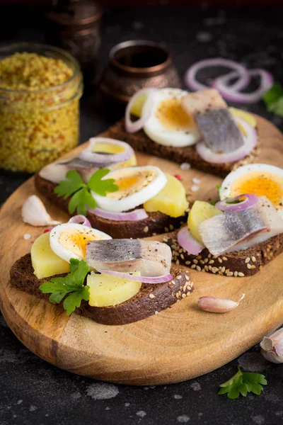 Sandwich Bread Herring Potatoes Egg Onion Tasty Appetizer Mustard Board — Stock Photo, Image