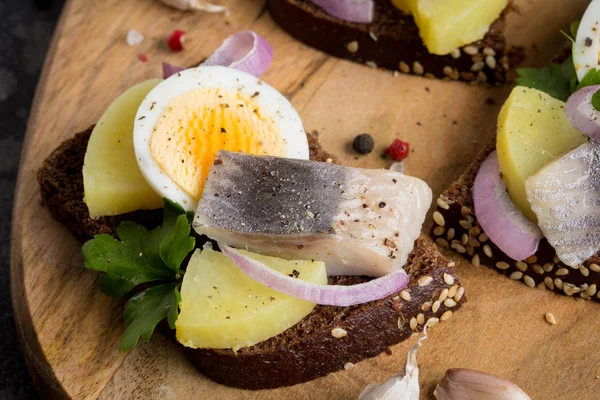 Sandwich Bread Herring Potatoes Egg Onion Tasty Appetizer Mustard Board — Stock Photo, Image