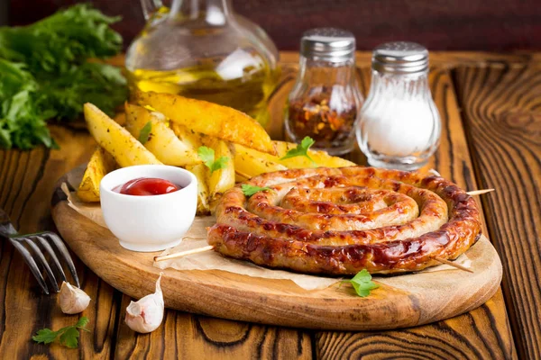 Grilled Sausages Herb Potatoes Ketchup Tasty Summer Picnic Dish Sausages — Stock Photo, Image