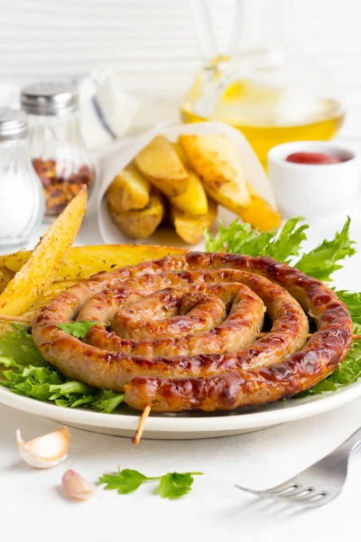 Grilled Sausages Herb Potatoes Ketchup Delicious Summer Picnic Dish Sausages — Stock Photo, Image