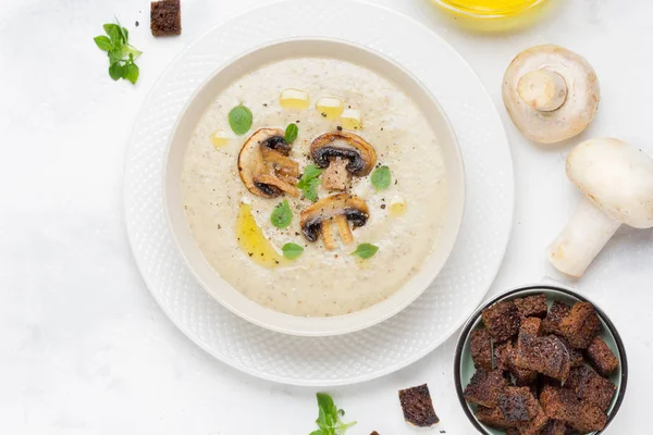 Pilzcremesuppe Mit Sahne Croutons Von Dunklem Brot Olivenöl Leckeres Gesundes — Stockfoto