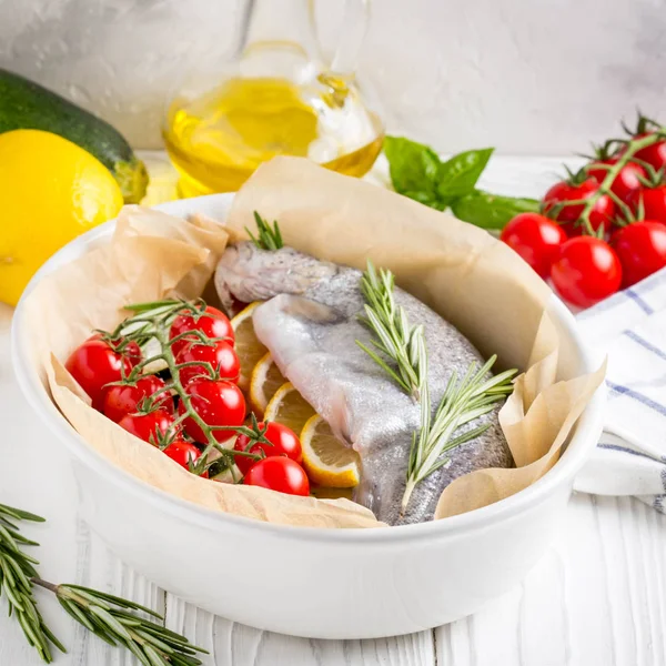 Cooking Dinner Raw White Trout Fish Baking Dish Zucchini Cherry — Stock Photo, Image