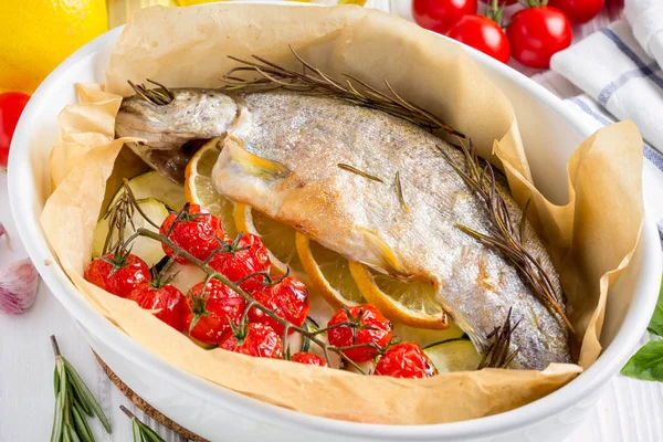 Baked Whole White Trout Fish Ceramic Baking Dish Zucchini Cherry — Stock Photo, Image