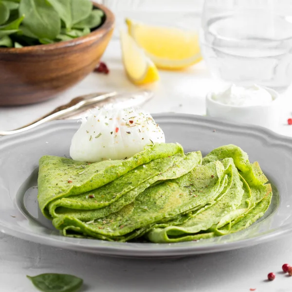 Green Thin Pancakes Spinach Poached Egg Sour Cream Lemon Aromatic — Stock Photo, Image
