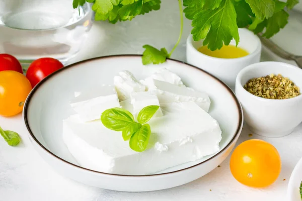 Tatsy Fresh Greek Feta Cheese Bowl Whole Slices Salad Vegetables — Stock Photo, Image