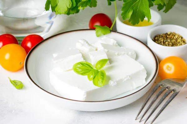 Tatsy Fresh Greek Feta Cheese Bowl Whole Slices Salad Vegetables — Stock Photo, Image
