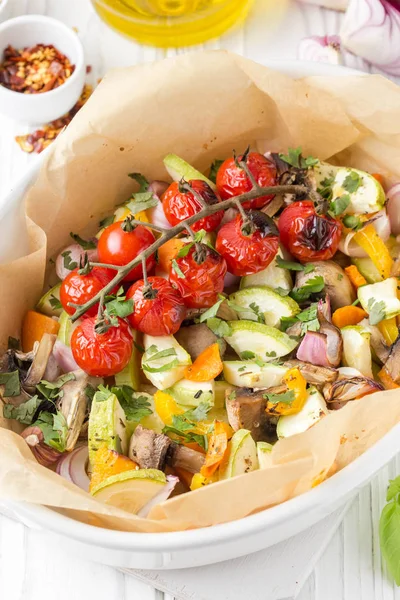 Légumes Cuits Four Aux Champignons Blanc Courgettes Tomates Cerises Sur — Photo