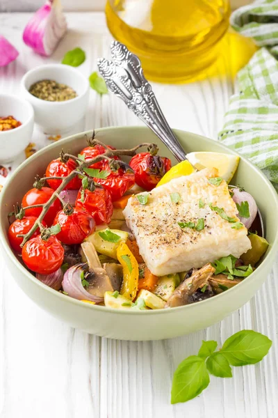 Baked Vegetables Mushrooms White Fish Fillets Bowl Zucchini Cherry Tomatoes — Stock Photo, Image