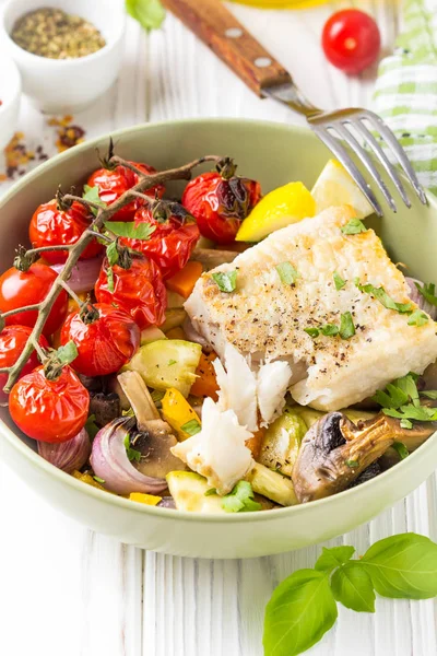 Baked Vegetables Mushrooms White Fish Fillets Bowl Zucchini Cherry Tomatoes — Stock Photo, Image