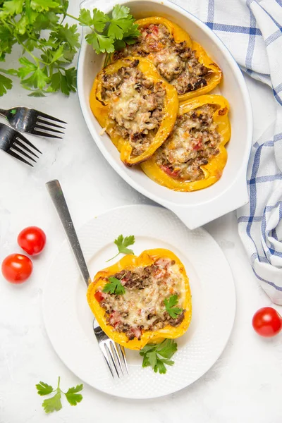 Stuffed Yellow Bell Peppers Beef Stew Stuffing Vegetables Cheese Light — Stock Photo, Image