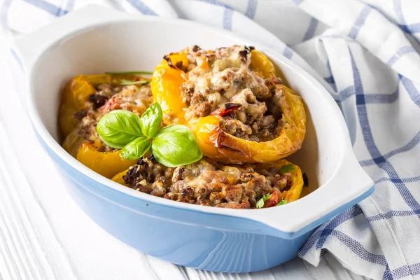 Stuffed Yellow Bell Peppers Beef Stew Stuffing Vegetables Cheese Light — Stock Photo, Image