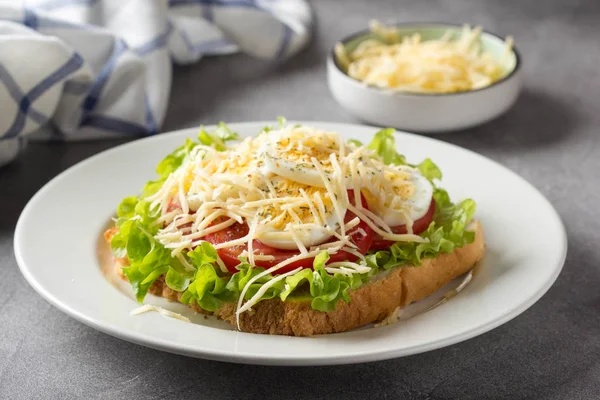 White Bread Sandwich Lettuce Tomato Boiled Egg Grated Cheese Tasty — Stock Photo, Image