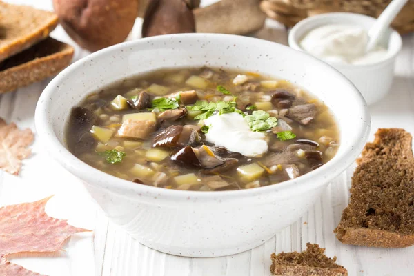 Zuppa Funghi Della Foresta Con Porcini Patate Orzo Perlato Panna — Foto Stock