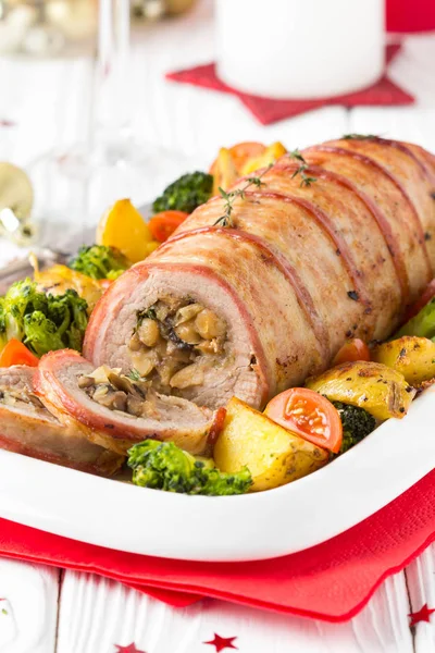 Pork Roll Wrapped Bacon Stuffed Mushrooms Beans Vegetables Side Beautiful — Stock Photo, Image