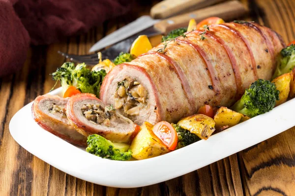 Pork Roll Wrapped Bacon Stuffed Mushrooms Beans Vegetables Side Beautiful — Stock Photo, Image