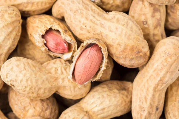 Nahaufnahme Von Erdnüssen Schale Und Geschält Gesunde Kost Unbehandelte Nüsse — Stockfoto