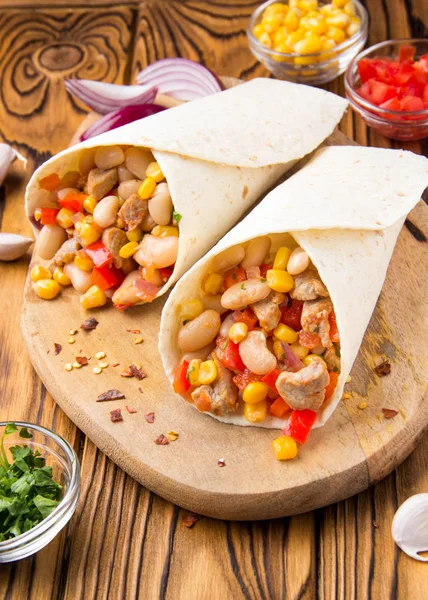 Burrito Tartilla Meat Vegetables White Beans Red Pepper Corn Delicious — Stock Photo, Image