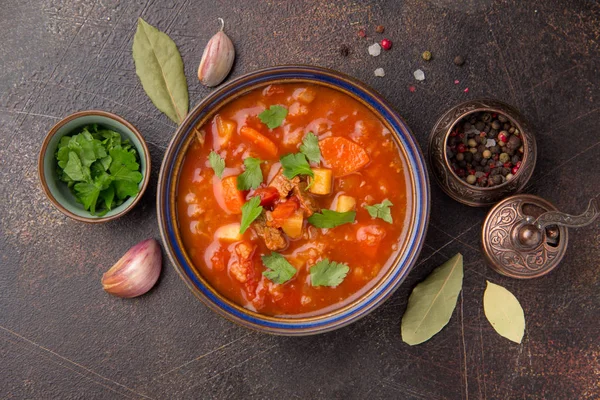 Χοντρό Ντομάτα Σούπα Κρέας Δημητριακά Και Λαχανικά Παραδοσιακή Ανατολίτικη Κουζίνα — Φωτογραφία Αρχείου