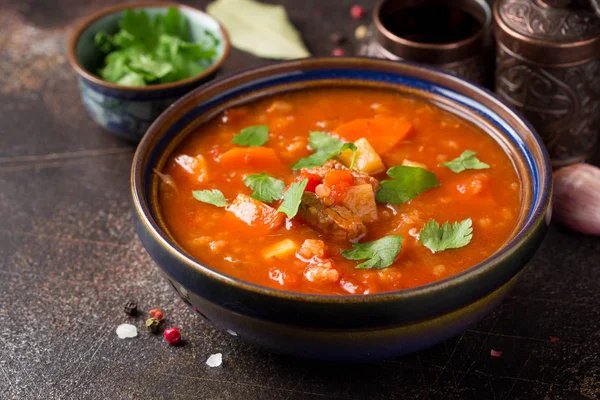 Tjocka Tomatsoppa Med Kött Spannmål Och Grönsaker Traditionella Orientaliska Rätter — Stockfoto