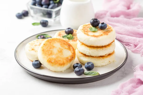 Tartas de queso de requesón, delicioso desayuno, traditiona — Foto de Stock