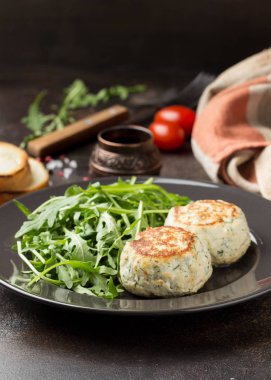 Kızarmış tavuk göğsü otlar, lezzetli sağlıklı yemek, childr ile