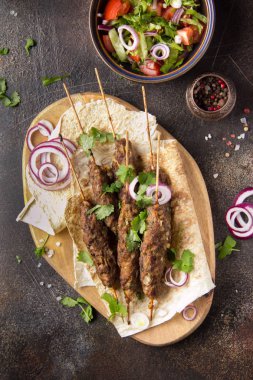 Lula kebap pide (la üzerinde kıyılmış et (biftek, kuzu, Dana) üzerinden