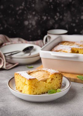 Elmalı turta (Charlotte, güveç), Mısır unu ve irmik. 