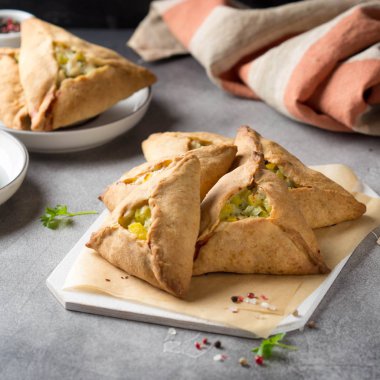 Tatar Pie Triangle echpochmak, Rus kurnik, lezzetli pasta 