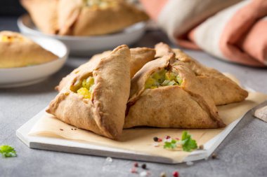 Tatar Pie Triangle echpochmak, Rus kurnik, lezzetli pasta 