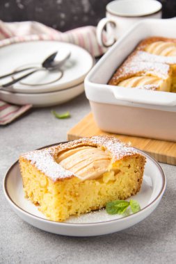 Elmalı turta (Charlotte, güveç), Mısır unu ve irmik. 