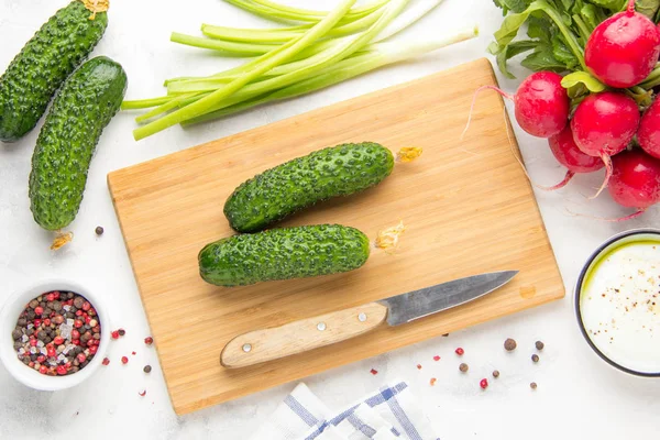 Cooking Kitchen Empty Cutting Board Ingredients Spring Salad Cucumber Green — Stock Photo, Image
