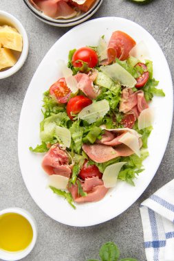 Salata reçel (parma, jambon, serrano, prosciutto), parmesan che